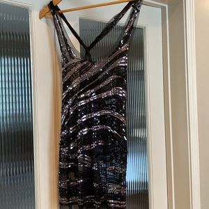 Sequin tank